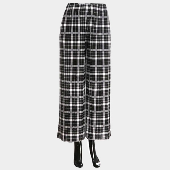 Pants - Black Plaid Pleated Culotte Pants Pants - Black Plaid Pleated Culotte Pants